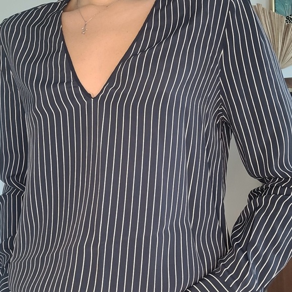 Massimo Dutti black and white stripe flowy blouse , size 6 - Picture 3 of 7